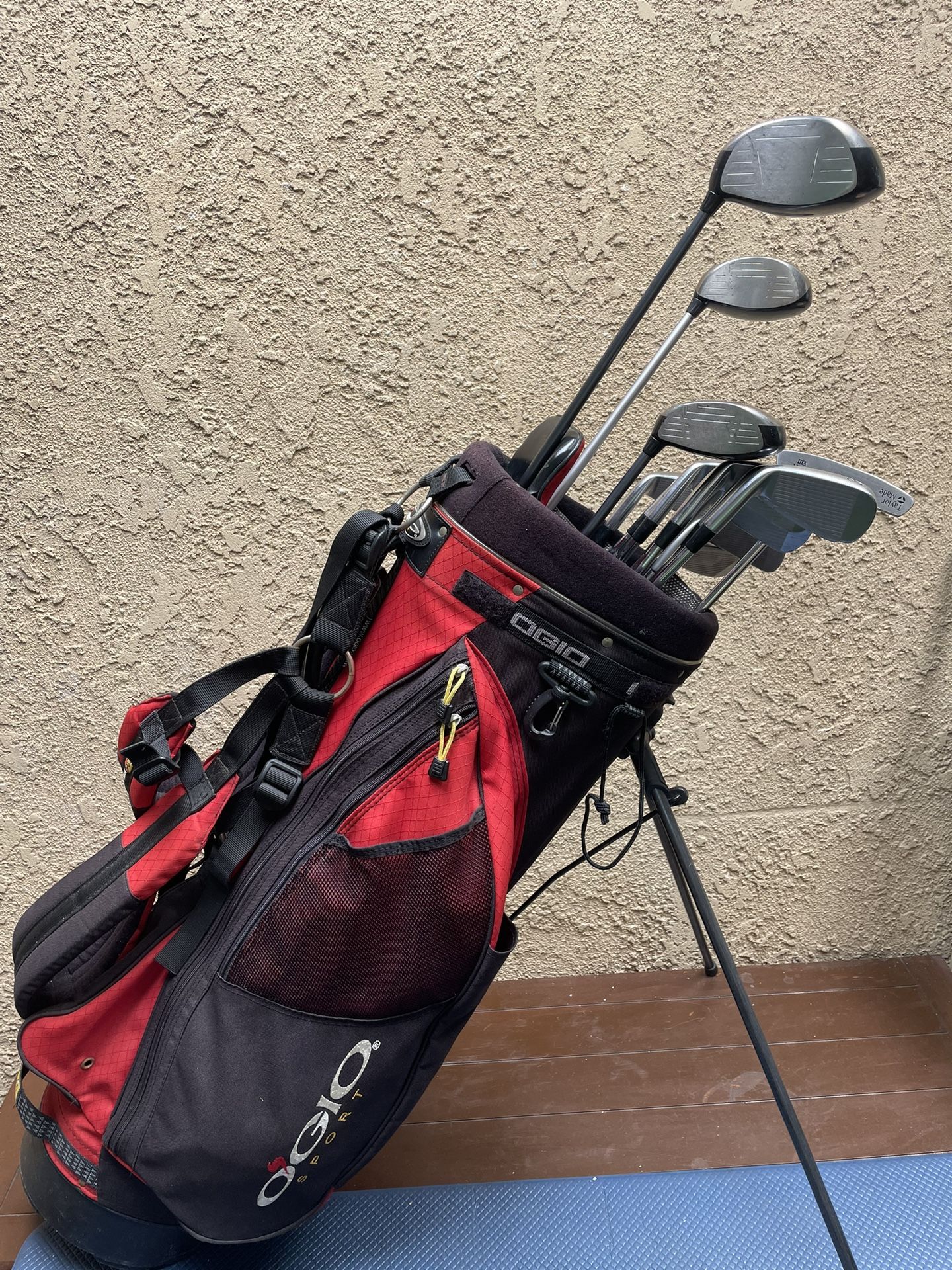 Callaway Driver And Wood,Maxfli Irons Full Set And Putter,Ogio Kick Stand Golf Bag