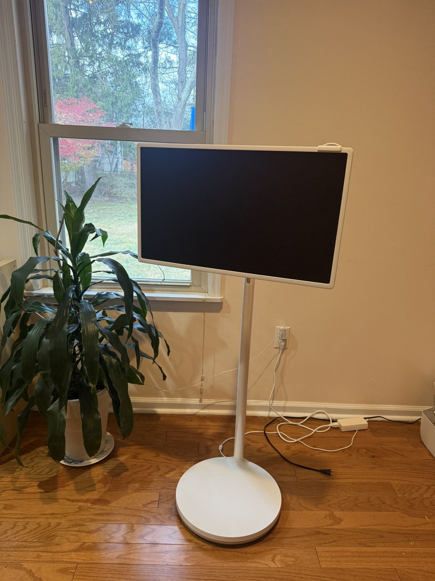 LG StanbyME 27 Inch Rollable Smart Touch Screen TV