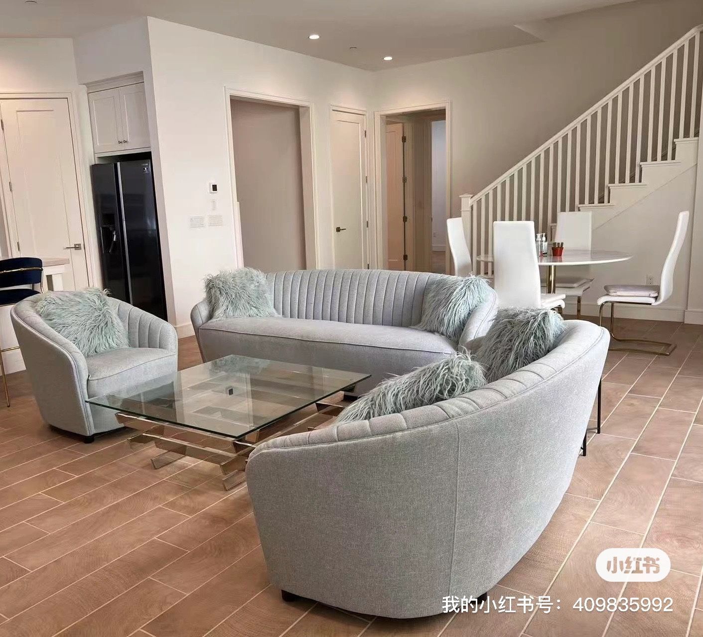Used Set of Sofa with pillow & Coffee Table