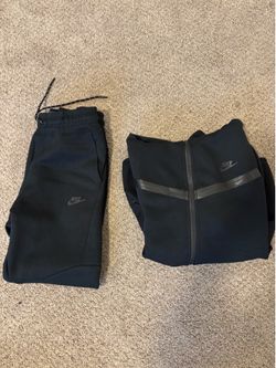 Black Nike tech