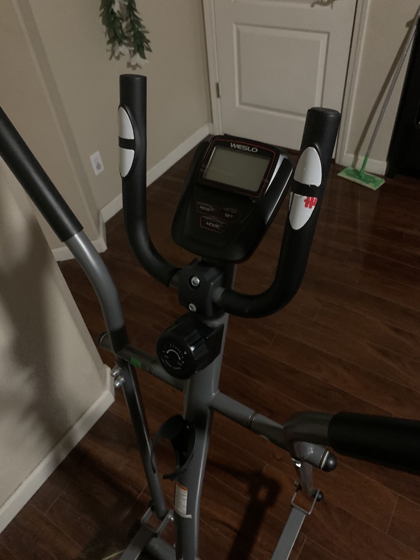 Weslo Momentum G 3.2 Elliptical Hybrid Trainer