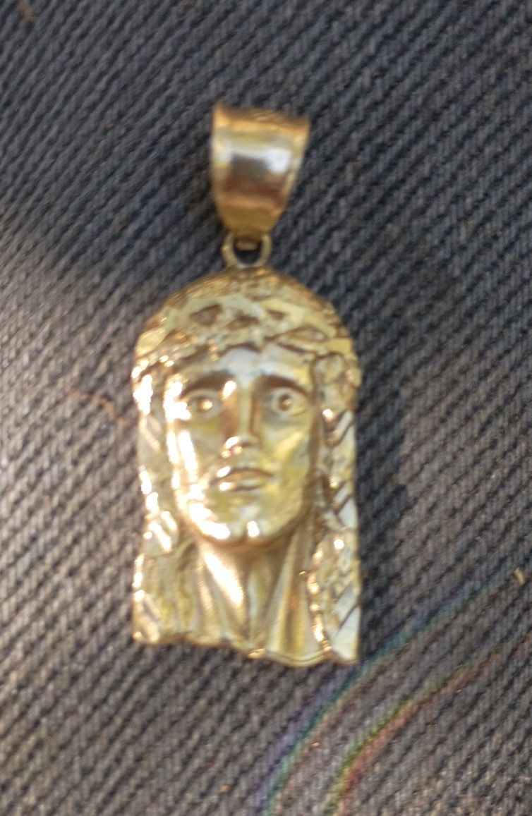 10k Cal Jesus Charm
