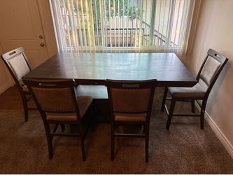 Dining Room Table with 4 chairs and a bench