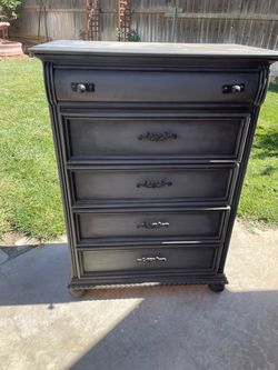 chest of drawers
