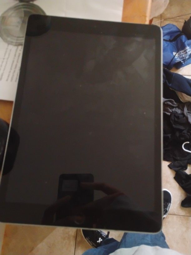 Selling As Parts iPad Gen 9 Tablet