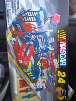 NASCAR Official Jeff Gordon #24 Building Set