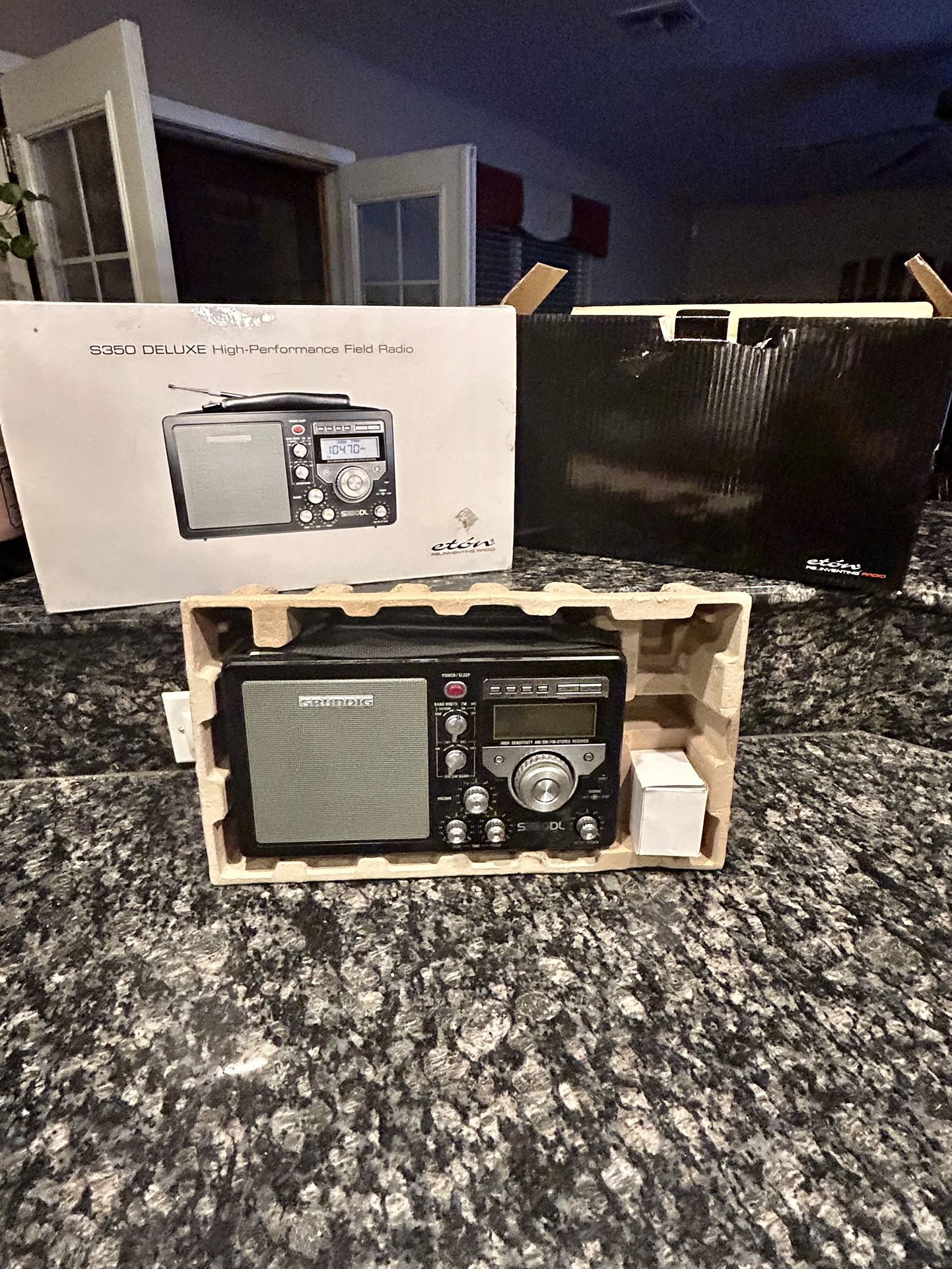 Grundig S350DL Deluxe Field Radio – AM/FM/SW Receiver w/ Box & Accessories