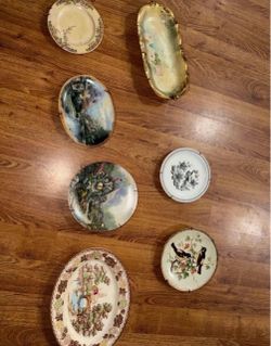 Collectible decorative plate lot