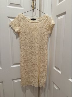 Woman’s Beige Lace Midi dress