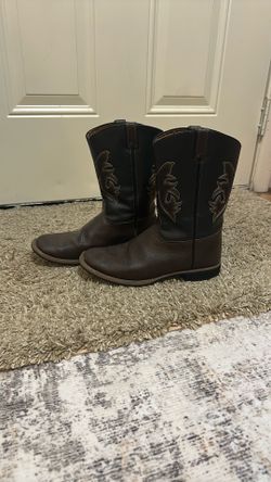 Boots Boys Size 4