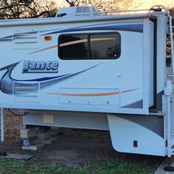 2012 Lance Model 1181