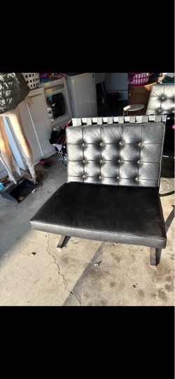 2 Barcelona chairs