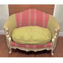 Antique sofa Cabriole Style. 💕 Please Read description