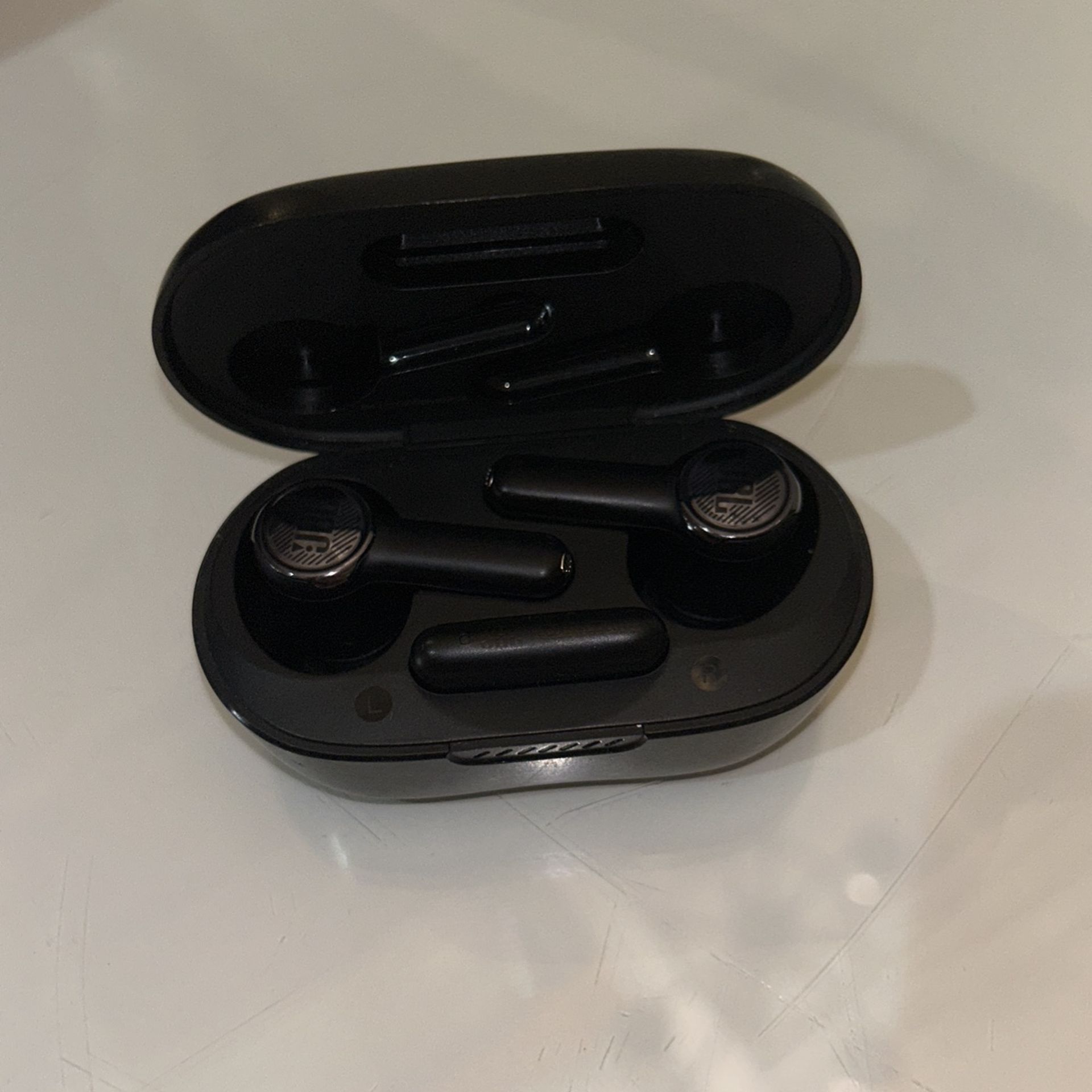 JBL-Quantum-Wireless-Cancelling-Earbuds/dp/B0C9RS1DSH