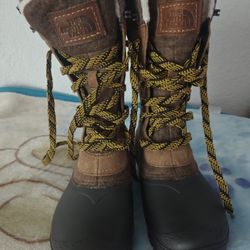 The North Face Shellista III Mid Pac Boots for Ladies - Brown - 6M