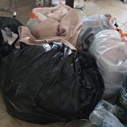 10 BIG BAGS! OF EVERYTHING! children Clothes And Shoes And Toys, Carpets, Ladies Clothes, Men's Clothes