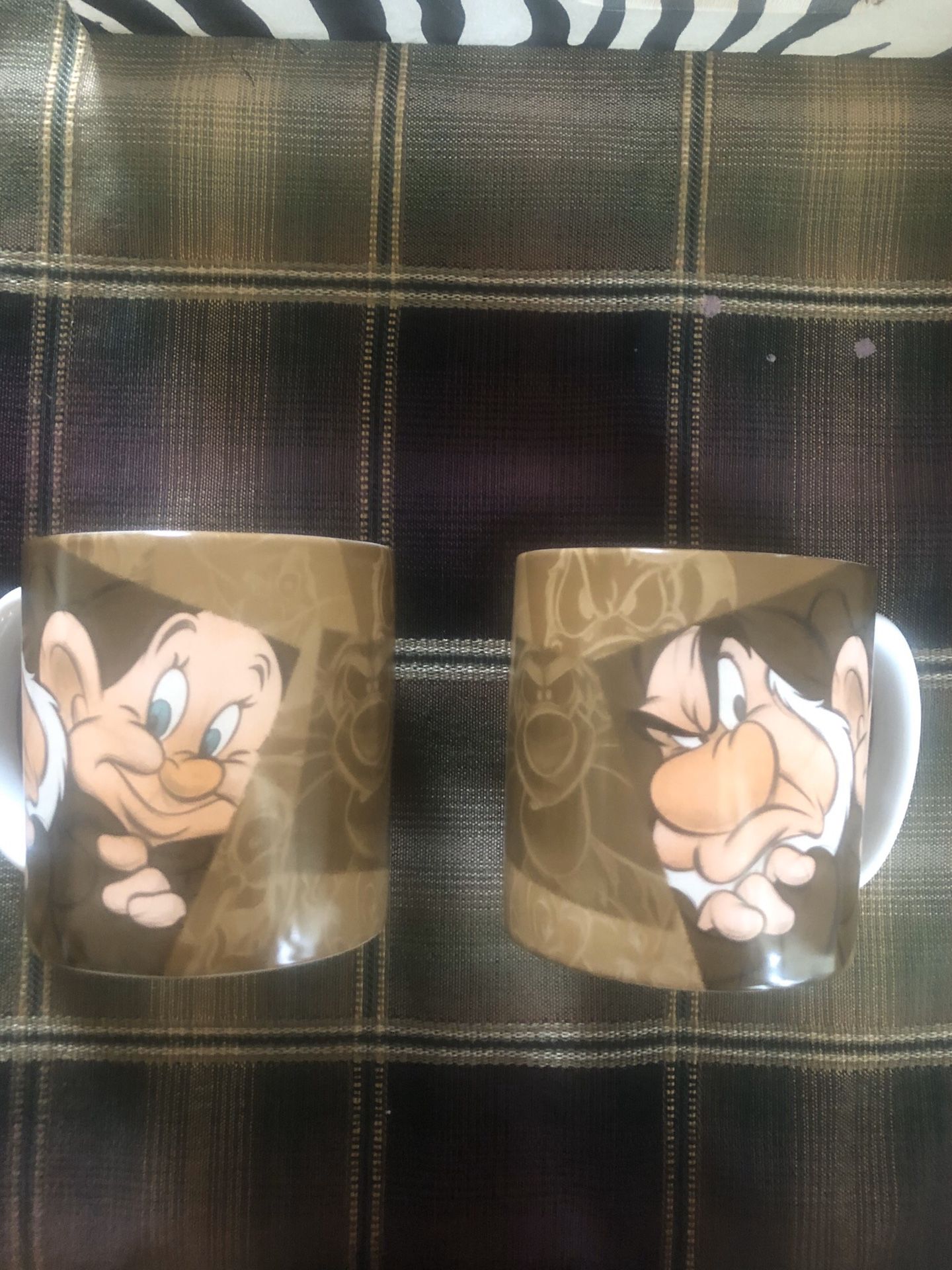 Disney 7 dwarfs set of cups
