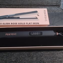 FoxyBae Flat iron