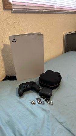 Selling ps5 disk version with controller nacon revolution 5 pro