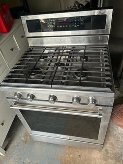 Matching GAS Stove And Microwave 1 Yr Old