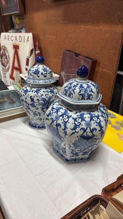 PORCELAIN LARGE JARS / BLUE & WHITE