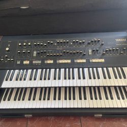 Vintage Yamaha Piano set