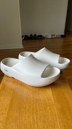 LIKE NEW CONDITION OEFOS SLIDES size 13-15 men