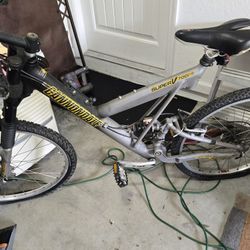 Cannondale Super V 700fr Bike