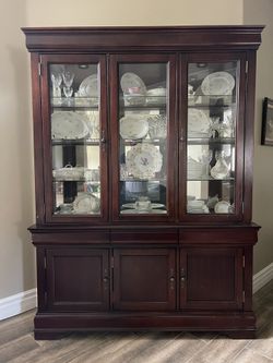 China Cabinet With Matching Dining Room Set $400 OBO