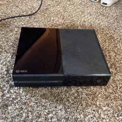 Xbox One W/ 2 Controllers, A Head Set And Kinect