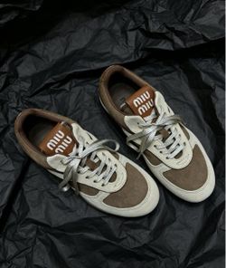 M sneaker