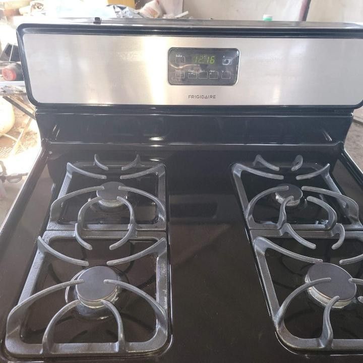 Frigidaire Stove Stainless Steel Works Good