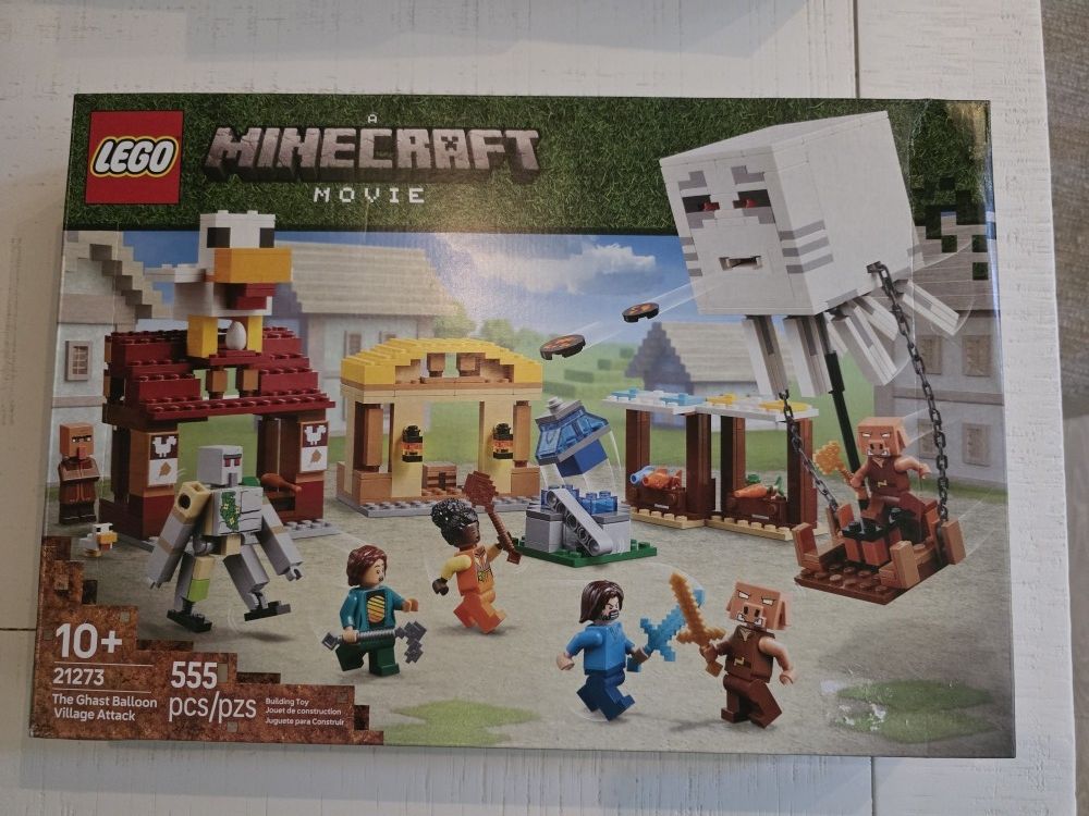 LEGO Minecraft The Ghast Balloon Village Attack Set (21273) – Brand New