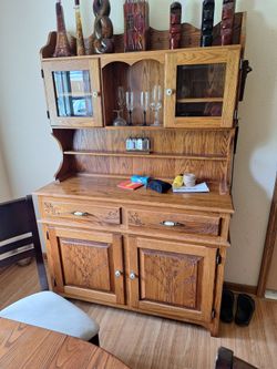 Cabinet/ Hutch