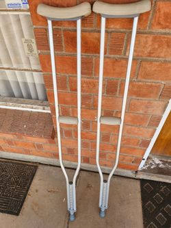 CRUTCHES  ( 5 FT 10 TO 6 FT 6)