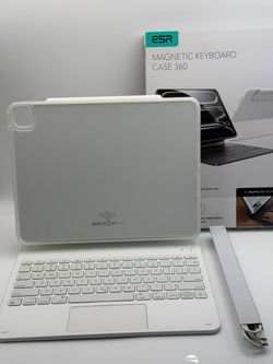 ESR iPad Pro 13 Keyboard Case M5/M4 2025/2024 Magnetic Stand Removable White