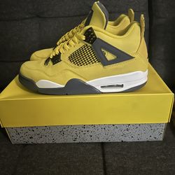 Jordan 4 Lightning Size 9.5