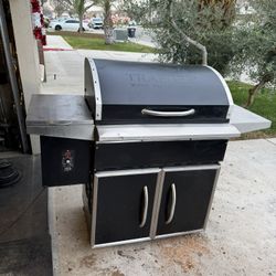 Traeger Pellet Smoker Grill 200$