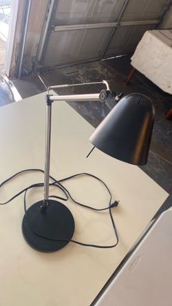 Adjustable desk lamp