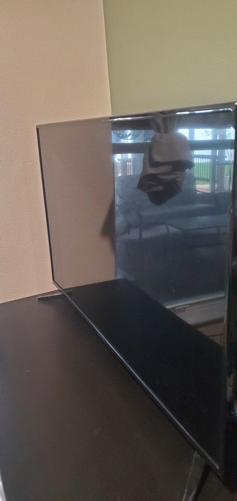 Insignia 43" Flat-screen TV 📺