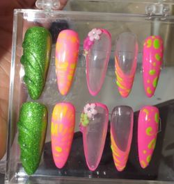Press on nails