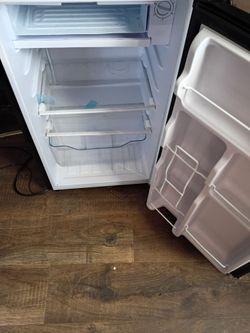 Black Compact Mini Fridge