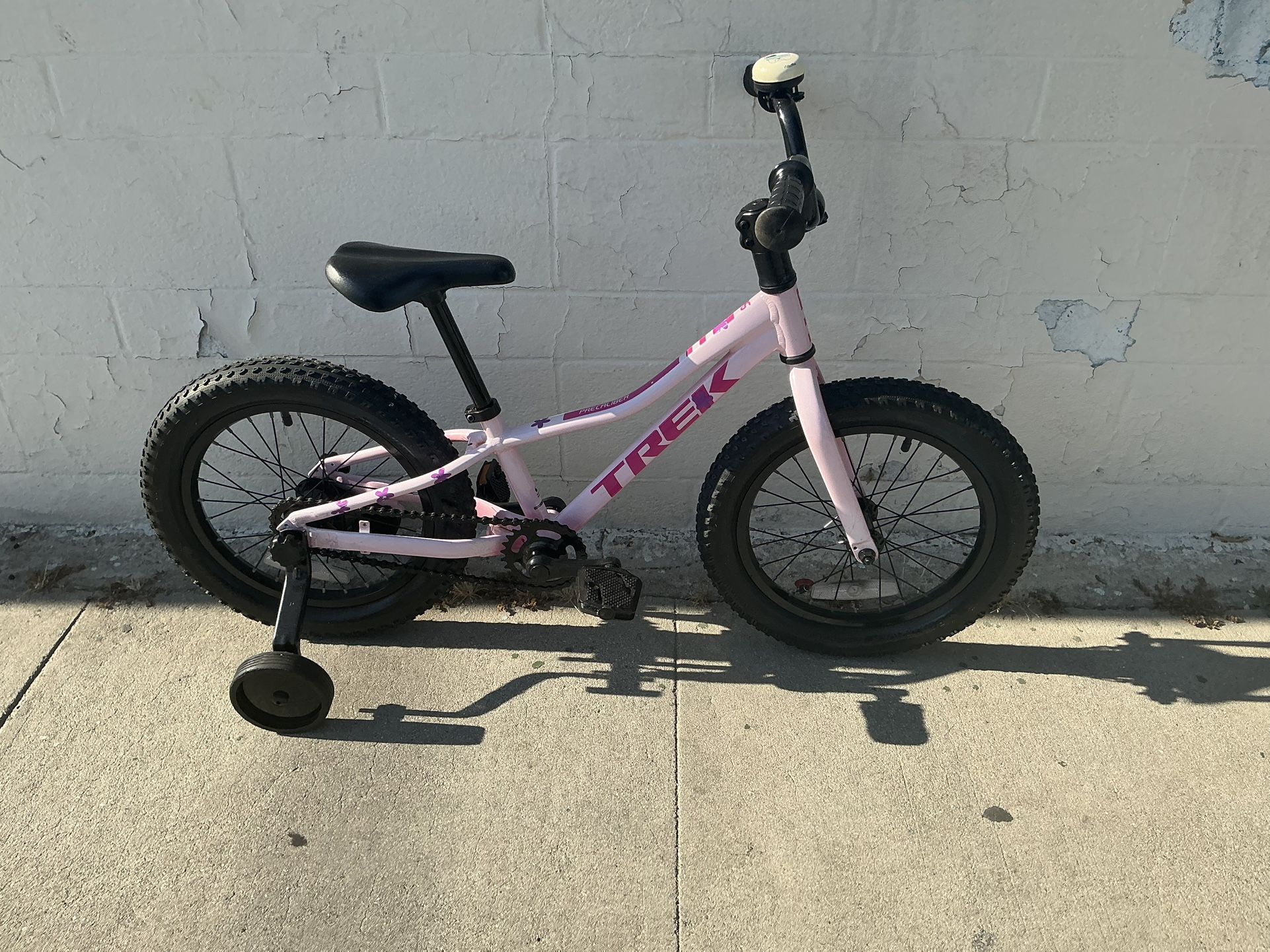 PINK TREK 16in Girls Bike