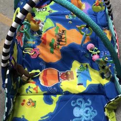 Baby bathtub and play gym