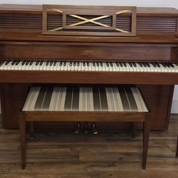 Free Upright Piano – Professional Delivery Required – No Pickup