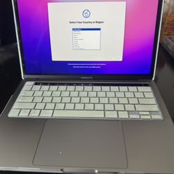 2020 MacBook Pro 13’ (LIKE NEW) 