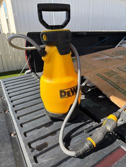 Dewalt 190612 2 Gallon Manual Pump Sprayer