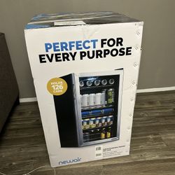 19 in. 126 (12 oz) Can Freestanding Beverage Cooler Fridge with Adjustable Shelves - Stainless Steel