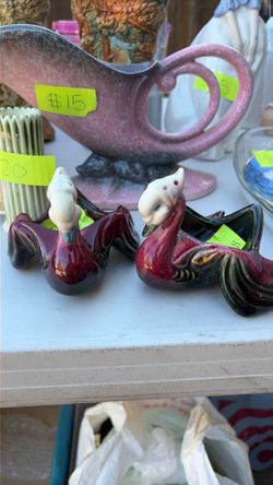 Set Of 2 Hull Porcelain Swan Figurines