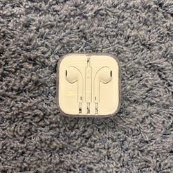 Brand New Apple EarPods with 3.5mm Plug